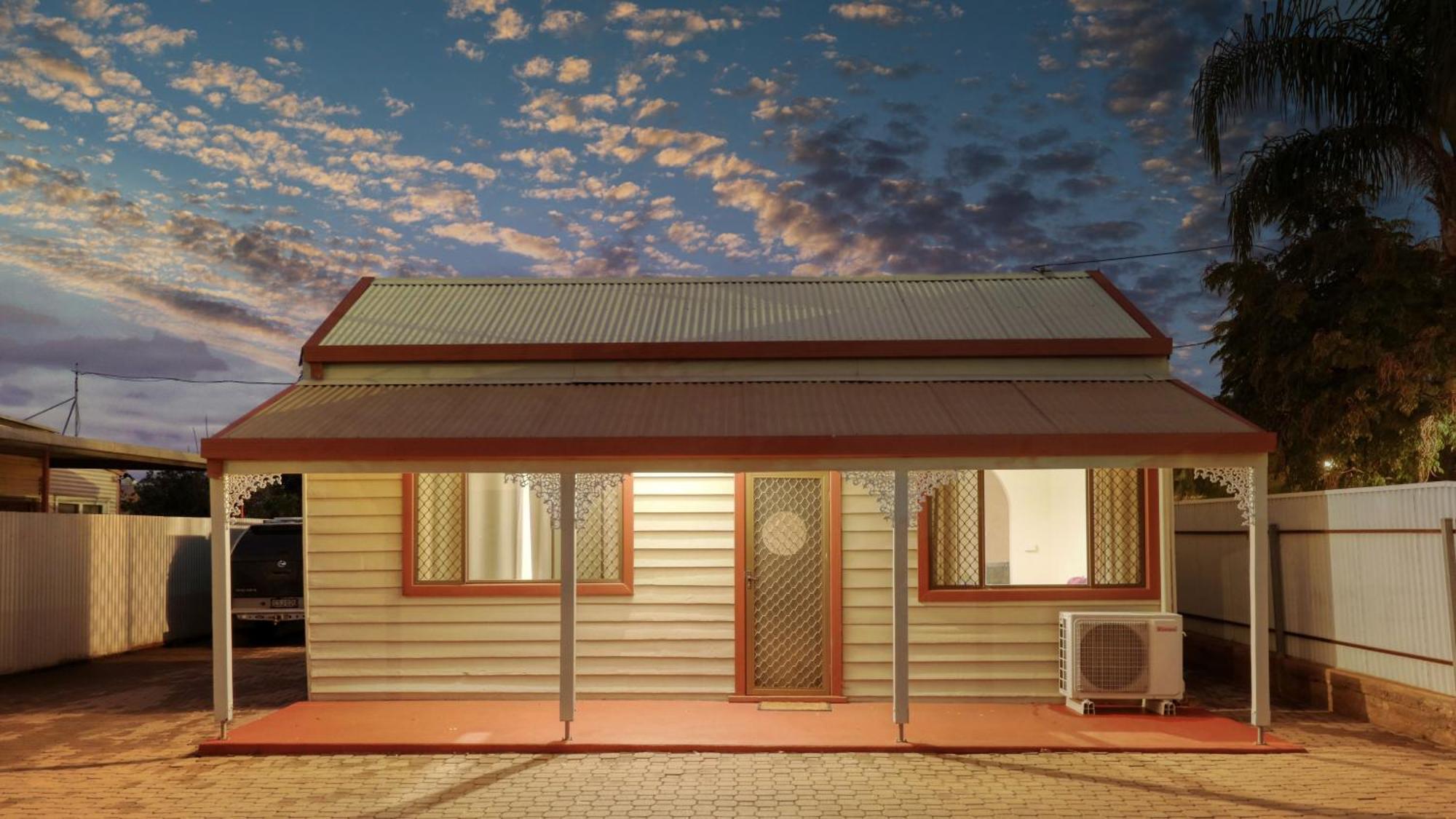 Charles Rasp Motor Inn & Cottages Broken Hill Exterior photo
